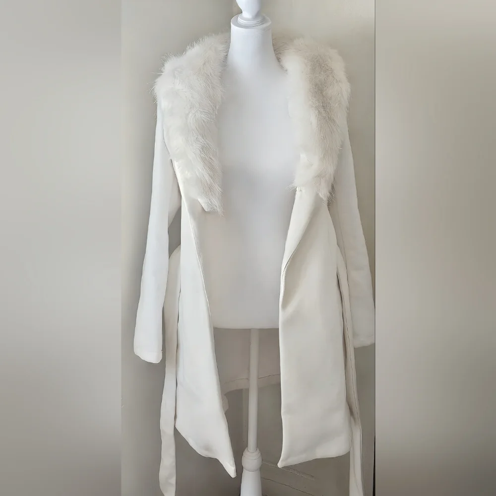 Haute Monde White Pea Coat with Faux Fur Collar - Picture 5 of 8